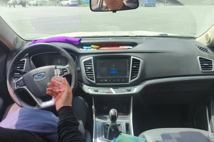 Used Geely Auto Vision X6 2018 1.8L Manual 4G Connect Luxury Edition Center Console