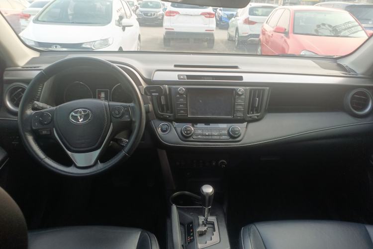 Used Toyota RAV4 2019 2.0L CVT Two-Wheel Drive ZhiShang Version China VI Standard