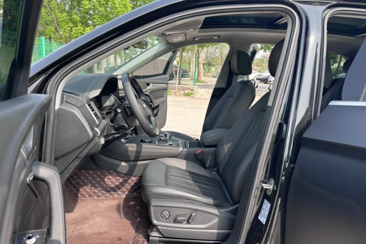 Used Audi Q5L 2022 40T Fashionable and Elegant Model Left Front Seat