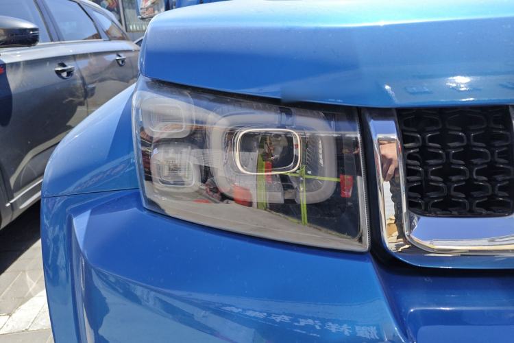 Used BAIC Off-Road BJ40 2018 2.3T Automatic Four-Wheel Drive Ring of the Tower Champion Edition China V Emission Standard Right Front Headlight