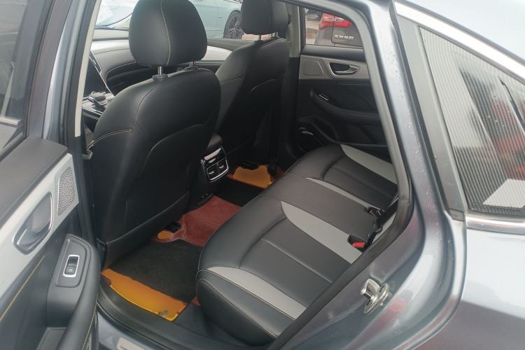 Used Roewe i6 MAX 2020 300TGI Automatic Supreme Edition with Cool Sunroof and Advanced Driving Features Left Rear Seat