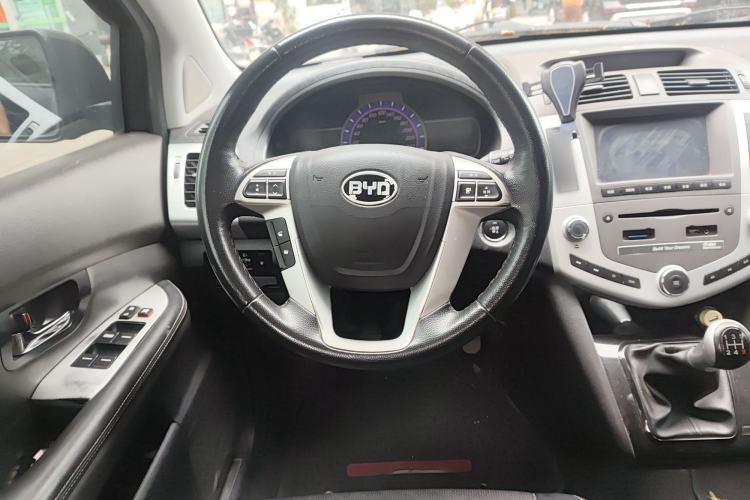 Used BYD S6 2014 2.0L Manual Luxury 5-Seater