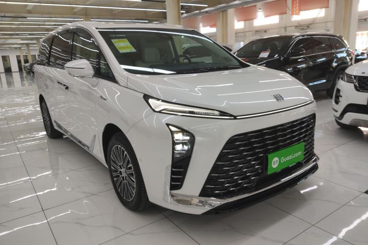 Used Buick GL8 New Energy 2024 Lu Zun Luxury Edition 6-Seater Front Right 45 Deg