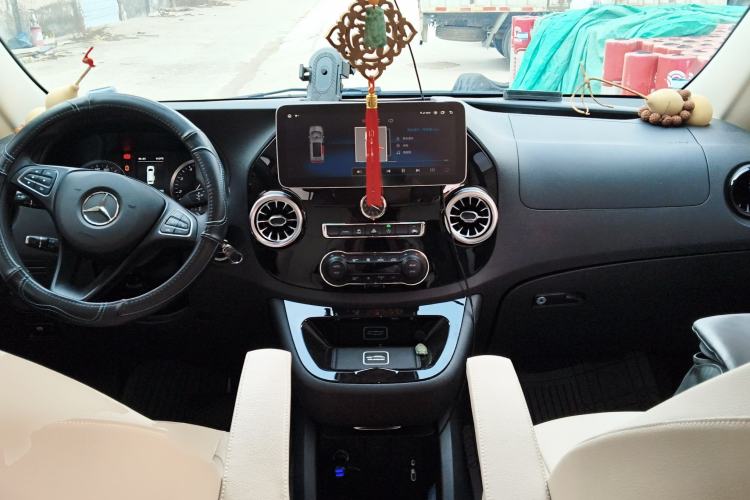 Used Mercedes-Benz Vito 2023 2.0T Elite Version 7 Seats
