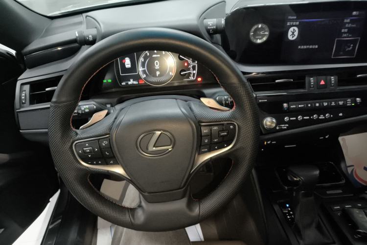 Used Lexus ES 2021 200 Excellence Edition Center Console