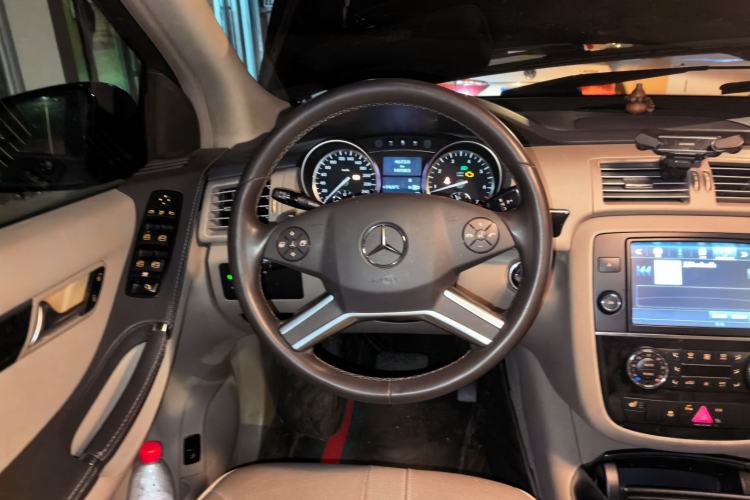 Used Mercedes-Benz R-Class 2014 R 400 4MATIC Business Model Steering Wheel