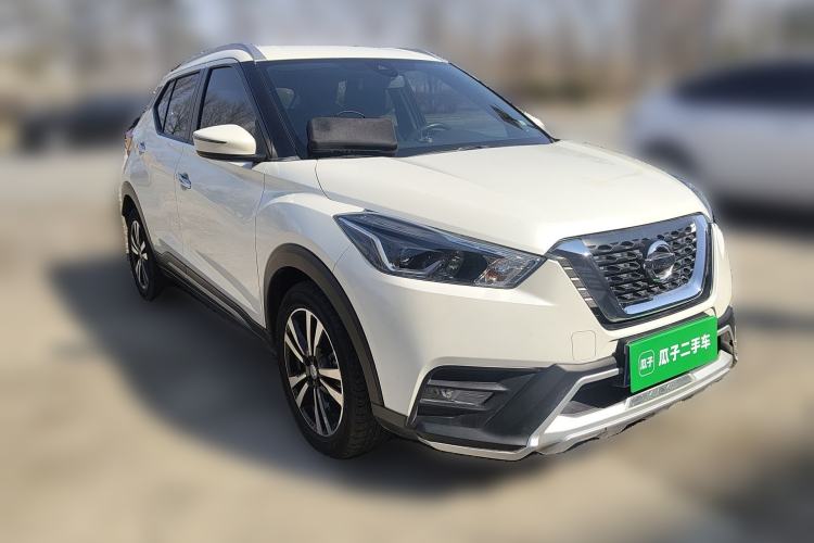 Used Nissan Kicks 2017 1.5L CVT Smart Edition Front Right 45 Deg