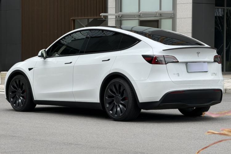 Used Tesla Model Y 2023 High-Performance All-Wheel-Drive Version