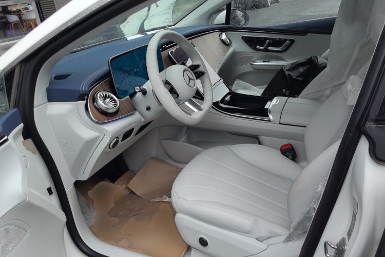 Used Mercedes-Benz EQE 2025 500 4MATIC Pioneer Edition Left Front Seat