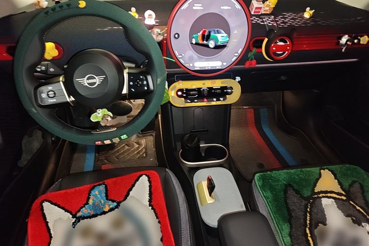 Used MINI 2025 1.5T COOPER Classic Edition Five-Door Version Center Console