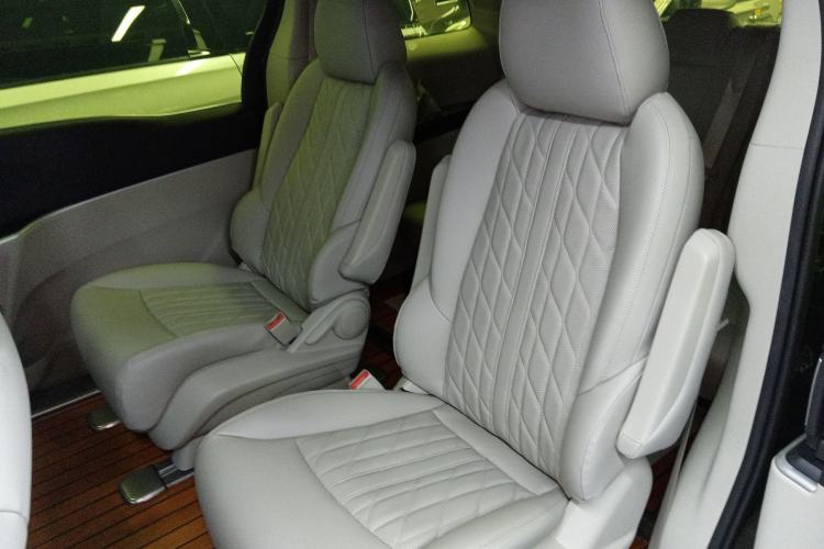 Used Buick GL8 2022 Land Cruiser Executive Class 652T Comfort Model
