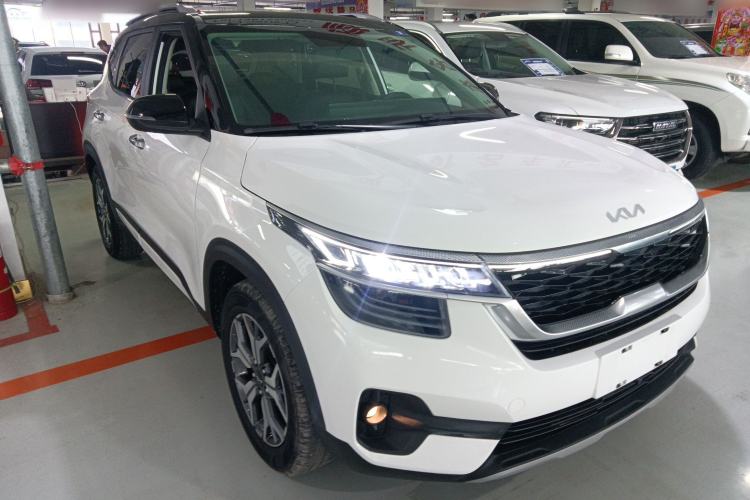 Used Kia KX3 2021 1.5L CVT Trend Edition Front Right 45 Deg