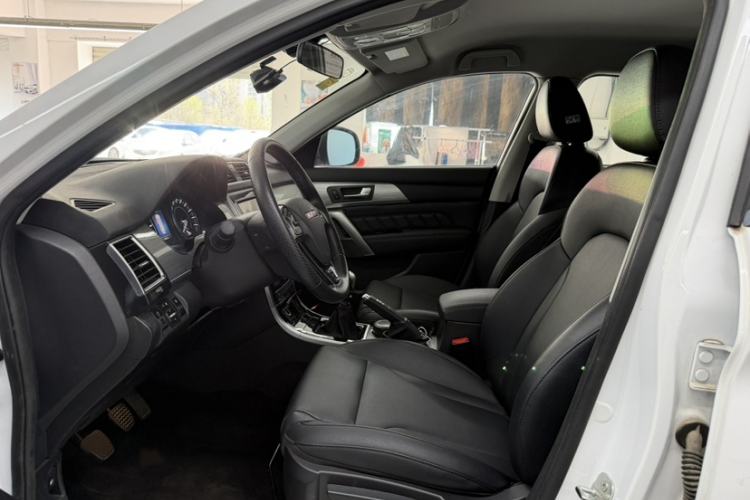 Used Haval H2 2014 1.5T Manual Two-Wheel Drive Elite Edition Interior 3