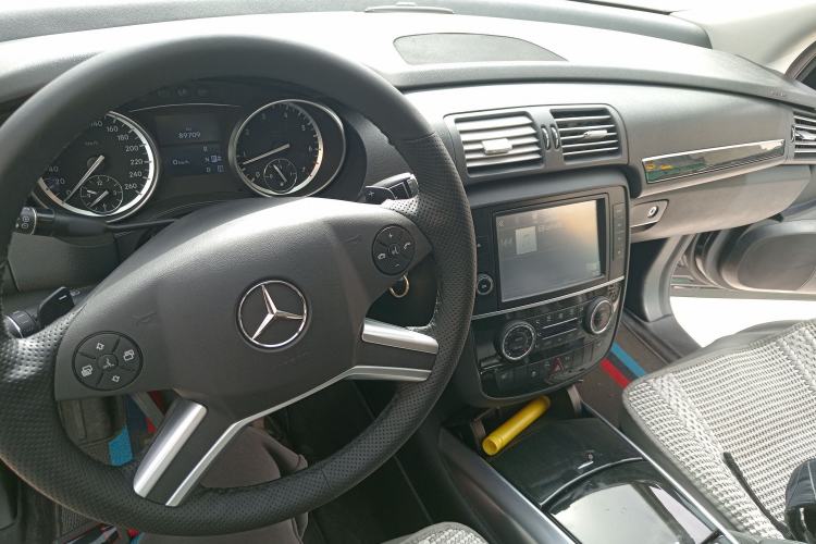 Used Mercedes-Benz R-Class 2017 R 320 4MATIC Business Edition Prestige Model
