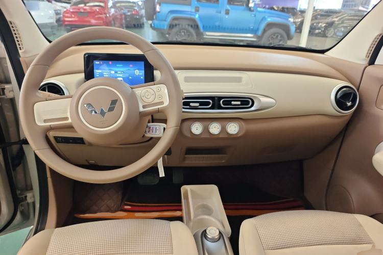 Used Wuling Hongguang MINIEV 2025 Four-Door Version Advanced Edition Center Console