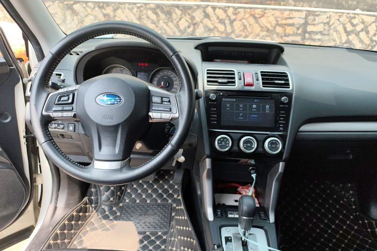 Used Subaru Forester 2014 2.5i Automatic Elite Edition Center Console