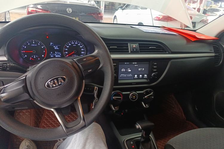 Used Kia K2 2017 Sedan 1.4L Automatic GLS Center Console