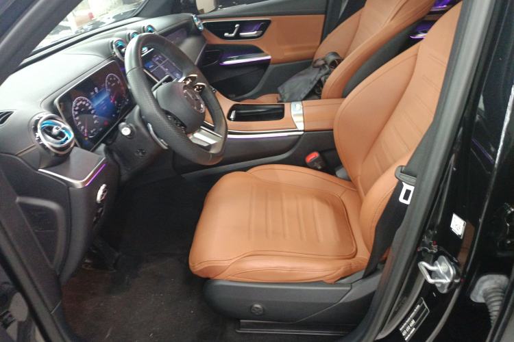 Used Mercedes-Benz GLC 2023 Facelift GLC 260 L 4MATIC Luxury Version 5 Seats
