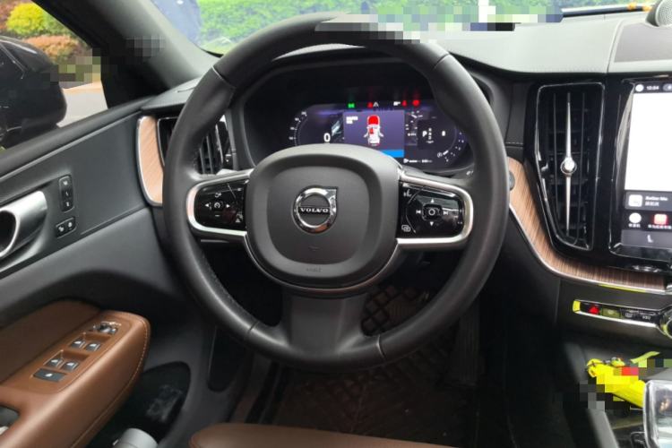 Used Volvo XC60 2024 B5 4x4 Smart Luxury Edition Steering Wheel