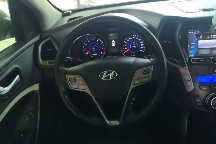 Used Hyundai Santa Fe 2013 2.4L Automatic Two-Wheel Drive Smart Version Steering Wheel