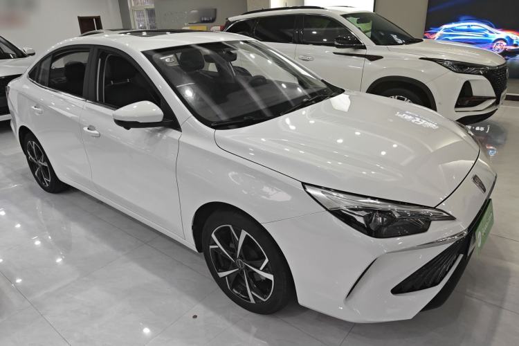 Used Roewe i5 2023 1.5L CVT Luxury Edition Front Right 45 Deg