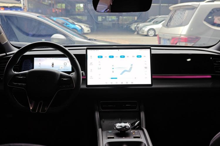 Used BYD Qin L 2024 DM-i 120KM Excellence Model Center Console