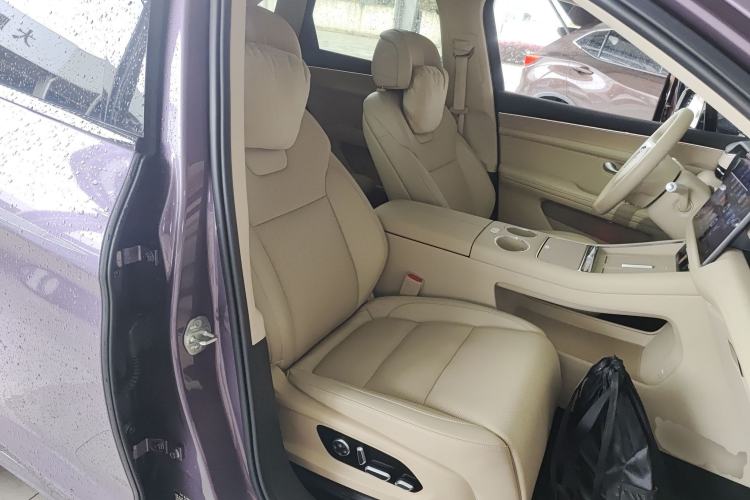 Used Hima AITO M5 2025 Extended-Range Ultra All-Wheel-Drive Version Right Front Seat