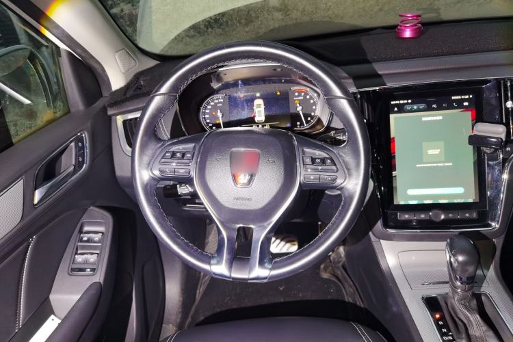 Used Roewe RX5 2016 30T Two-Wheel Drive Automatic Internet Smart Edition
