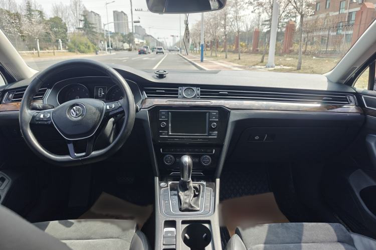 Used Volkswagen Magotan 2017 330TSI DSG Luxury Model Interior 4