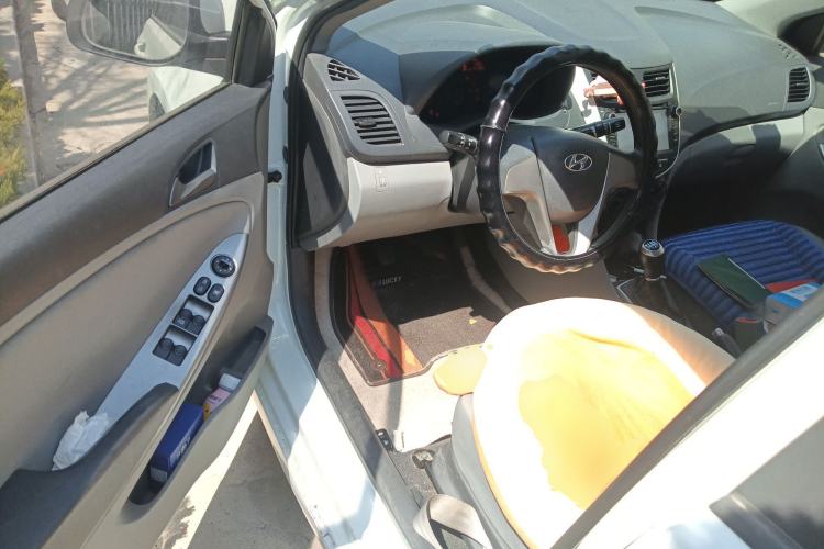 Used Hyundai Verna (older generation) 2016 1.4L Manual Smart GLS Trim Driver Seat