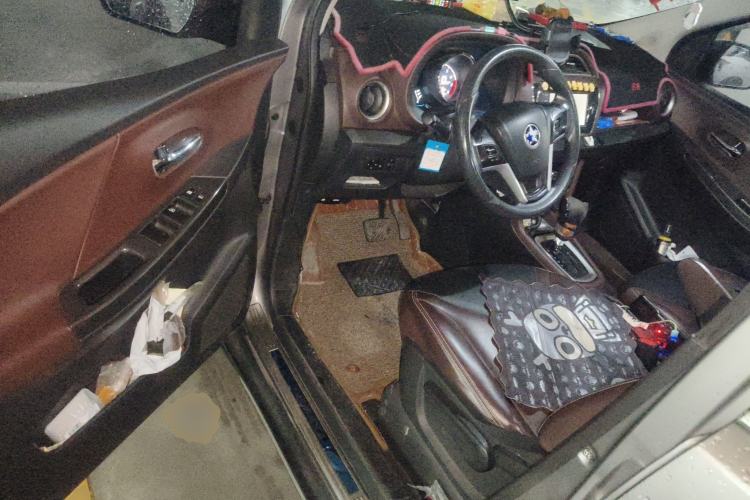 Used Venucia M50V 2017 1.6L XL CVT Luxury Edition