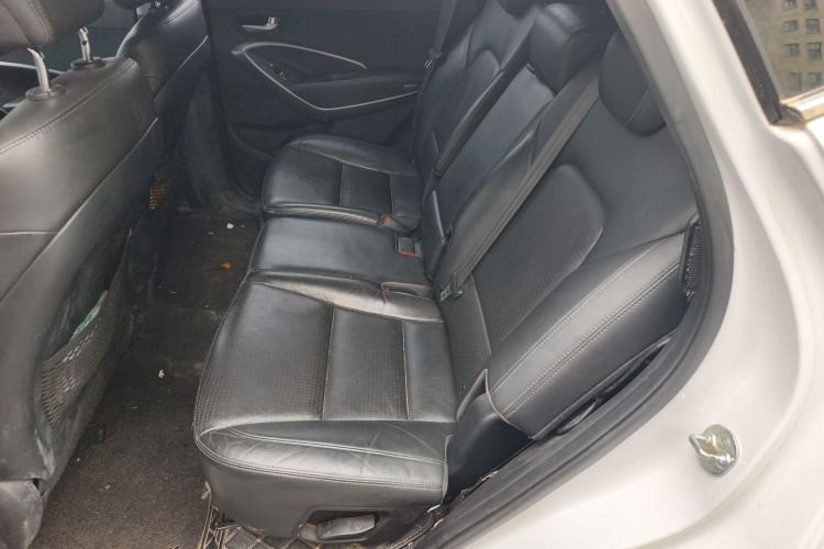 Used Hyundai Santa Fe 2013 Revised Version 2.4L Automatic All-Wheel Drive Luxury Trim Left Rear Seat