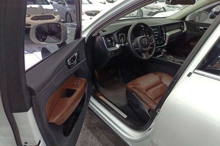 Used Volvo XC60 2021 T5 4x4 Smart Luxury Edition
