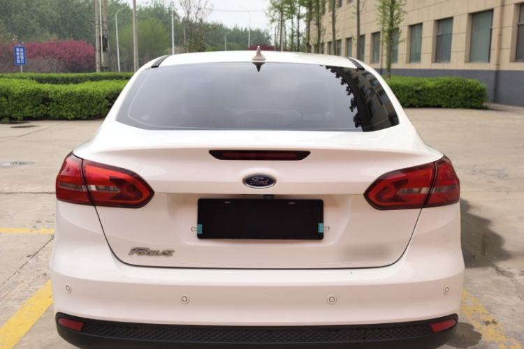 Used Ford Focus 2018 Sedan Classic 1.6L Automatic Trendy SmartDrive Edition Exterior 6