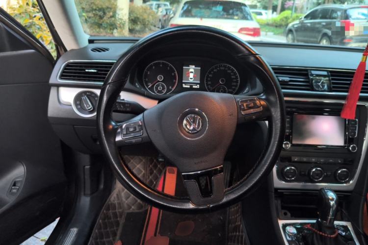 Used Volkswagen Passat 2015 1.8TSI DSG Prestige Edition Steering Wheel