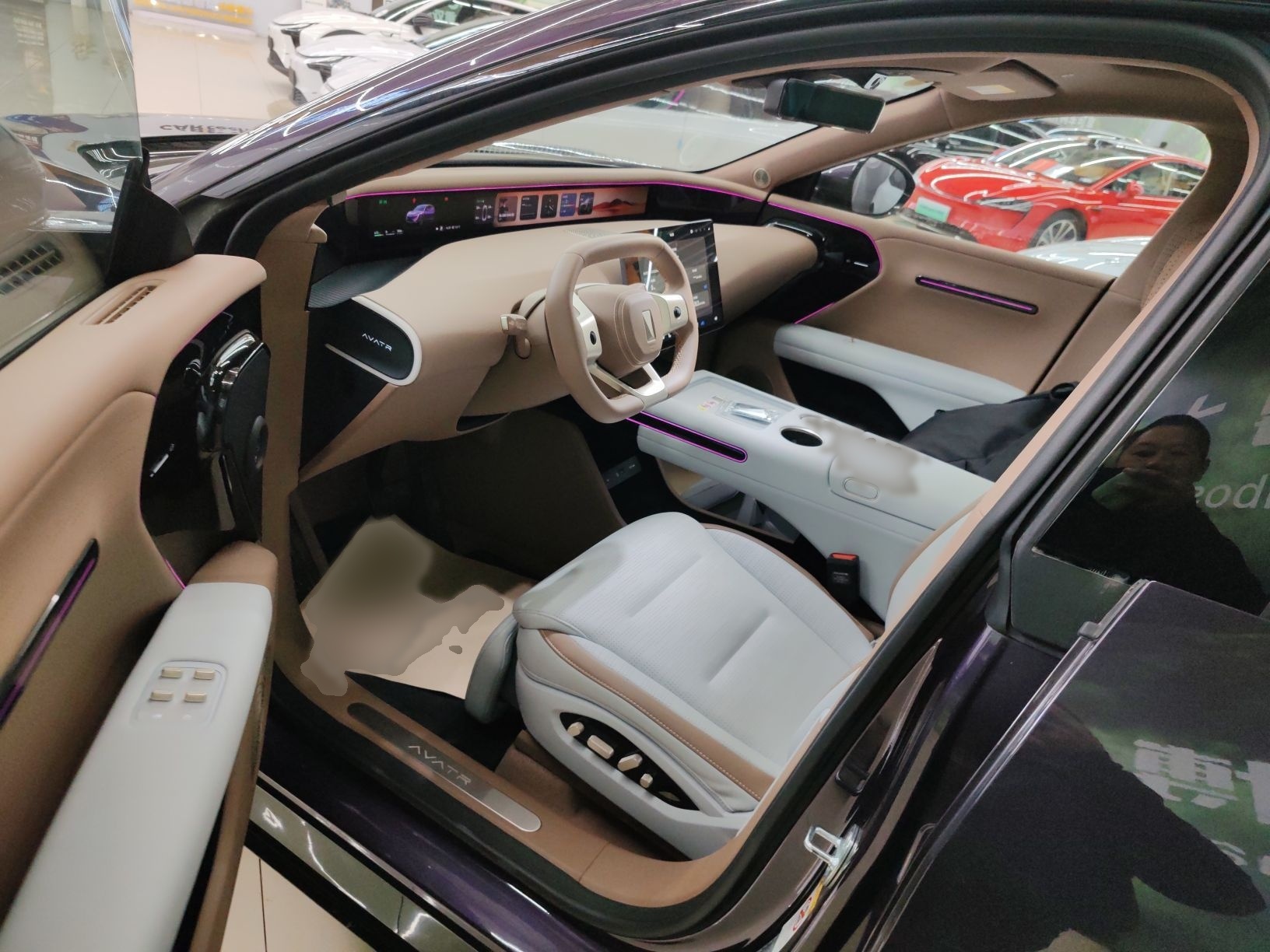 المقاعد الأمامية داخل السيارة