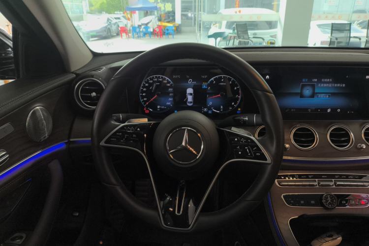 Used Mercedes-Benz E-Class 2023 Updated E 300 L Luxury Edition Steering Wheel