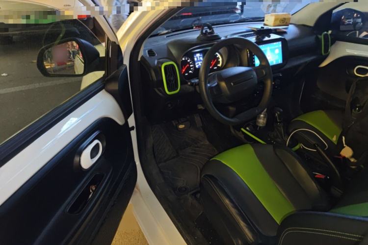 Used Roewe Clever 2021 302 km New Four-Seater Super-Efficient Version Interior 3