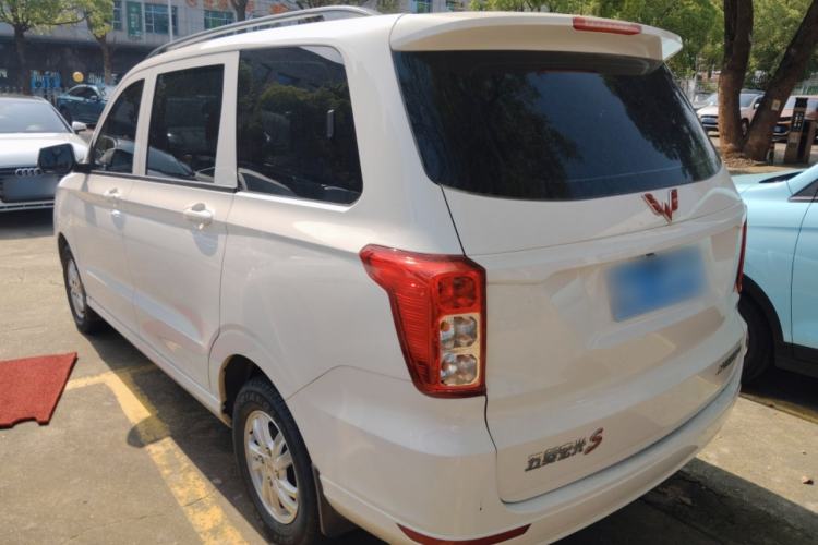 Used Wuling Hongguang 2019 1.5L S Standard Version China VI LAR
