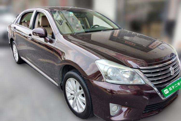 Used Toyota Crown 2012 2.5L Royal Leather Edition Front Right 45 Deg