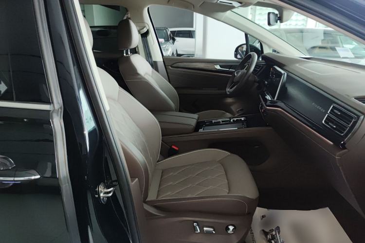 Used Volkswagen Viloran 2024 380TSI Premium Edition