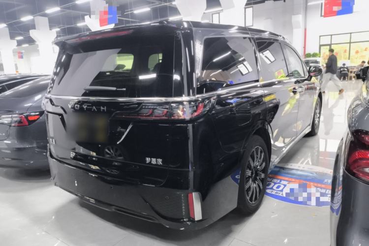 Used VOYAH Dream 2025 EV Long-range Century Edition Rear Right 45 Deg