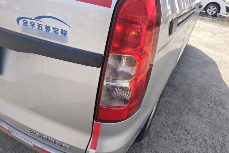 Used Wuling Hongguang V 2022 1.5L Jingqu Edition Enclosed-Window Vehicle with Electric Power Steering LAR