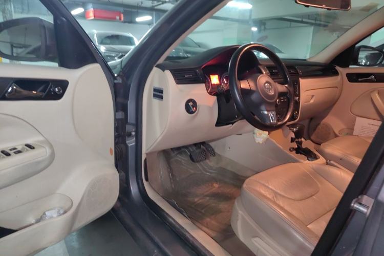 Used Volkswagen Bora 2012 1.4T Automatic Luxury Version Driver Seat