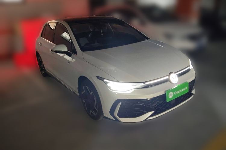 Used Volkswagen Golf 2025 Facelift 300TSI R-Line Front Right 45 Deg