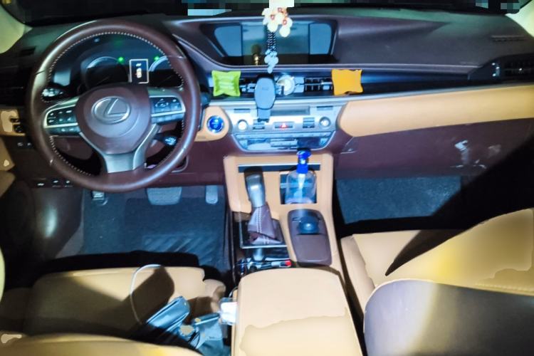 Used Lexus ES 2015 300h Comfort Edition
