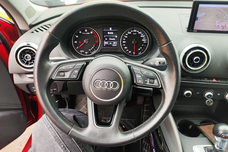 Used Audi A3 2019 Limousine 35 TFSI Fashion Edition China VI Emission Standard Steering Wheel