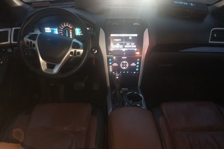 Used Ford Explorer 2013 3.5L Deluxe Model
