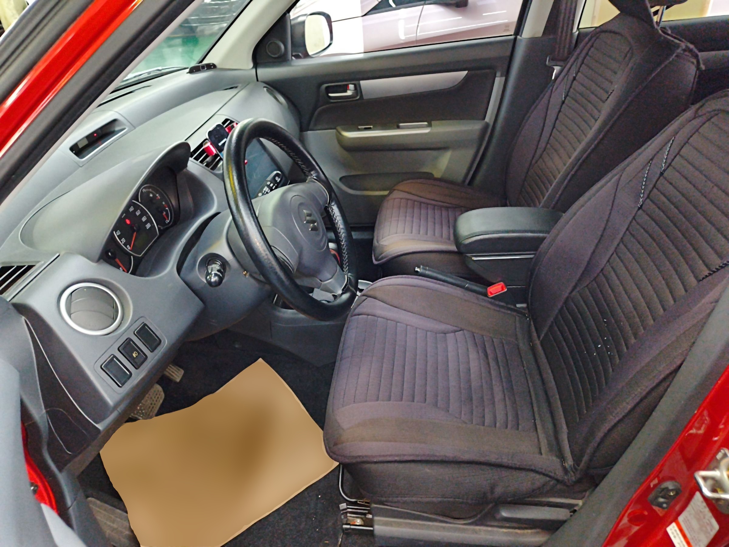 Переднее сиденье в автомобиле