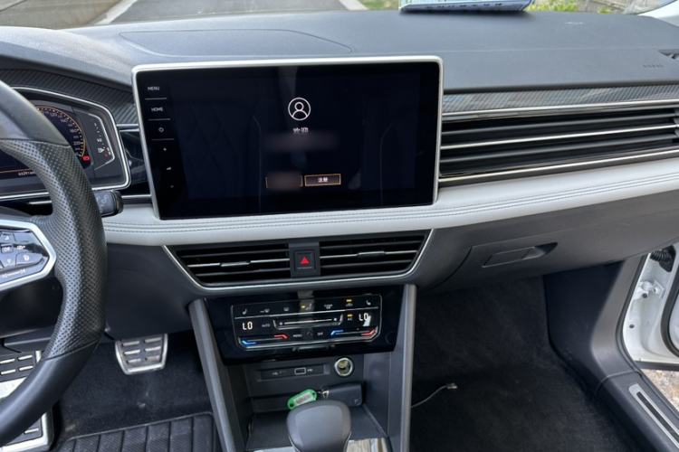 Used Volkswagen Tiguan L 2022 330TSI Automatic Two-Wheel Drive R-Line Enhanced Edition Interior 3